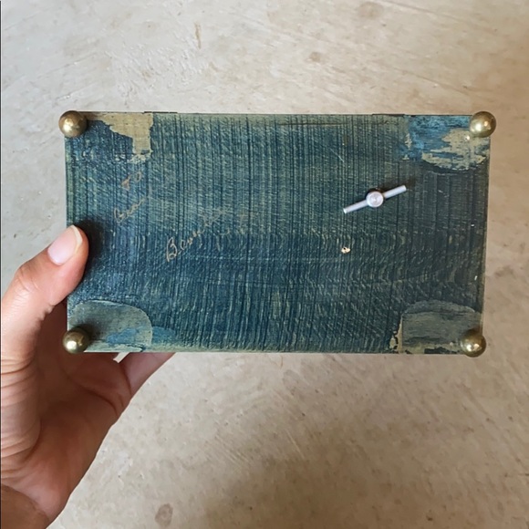 Vintage Jewelry/Music Box - Picture 3 of 3